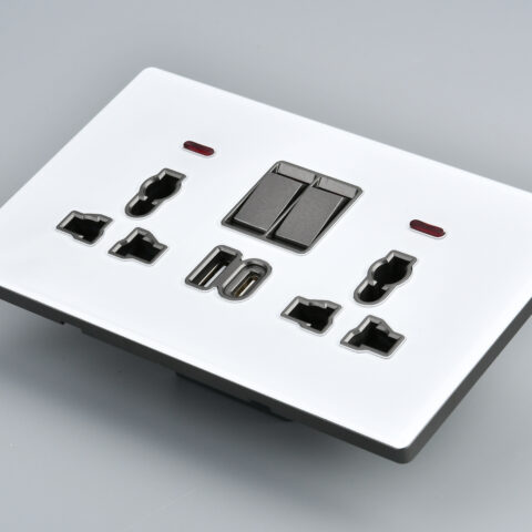 13A GLASS DOUBLE SOCKET WITH USB+C-PORT WHITE